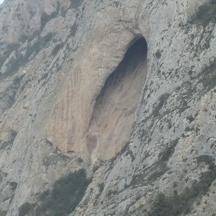 غار اسپهبد خورشید in Mazandaran