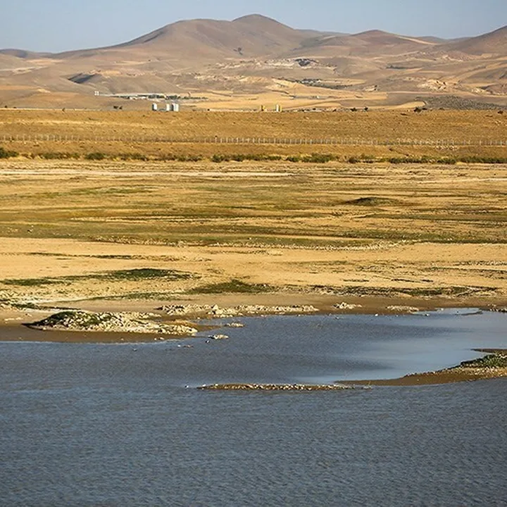 Abshine Dam lake in Hamadan