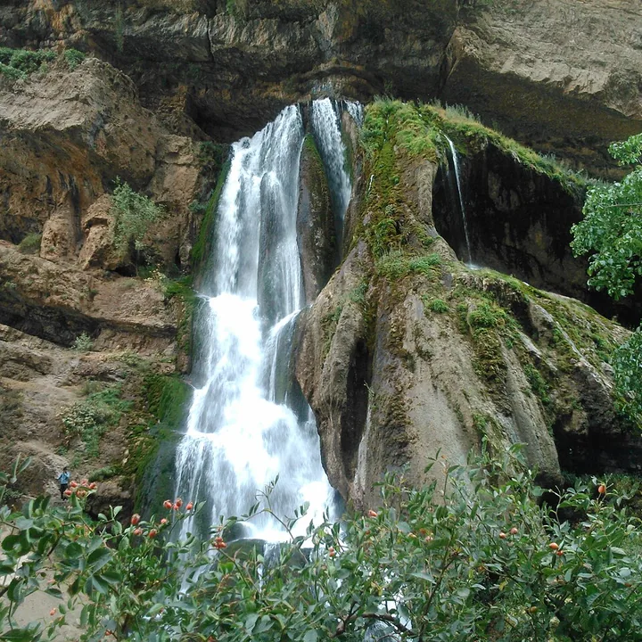 آبشار آب سفید in Lorestan